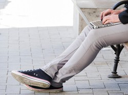 Kebiasaan Menggerakkan Kaki Ternyata Punya Arti Ini