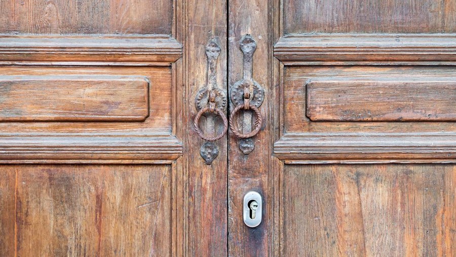 Ilustrasi Pintu Kayu