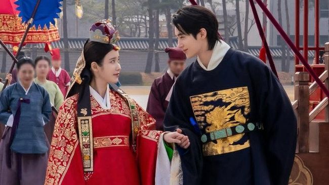 7 Momen Romantis Pernikahan-Malam Pertama IU dan Byeon Woo Seok Bikin Salting