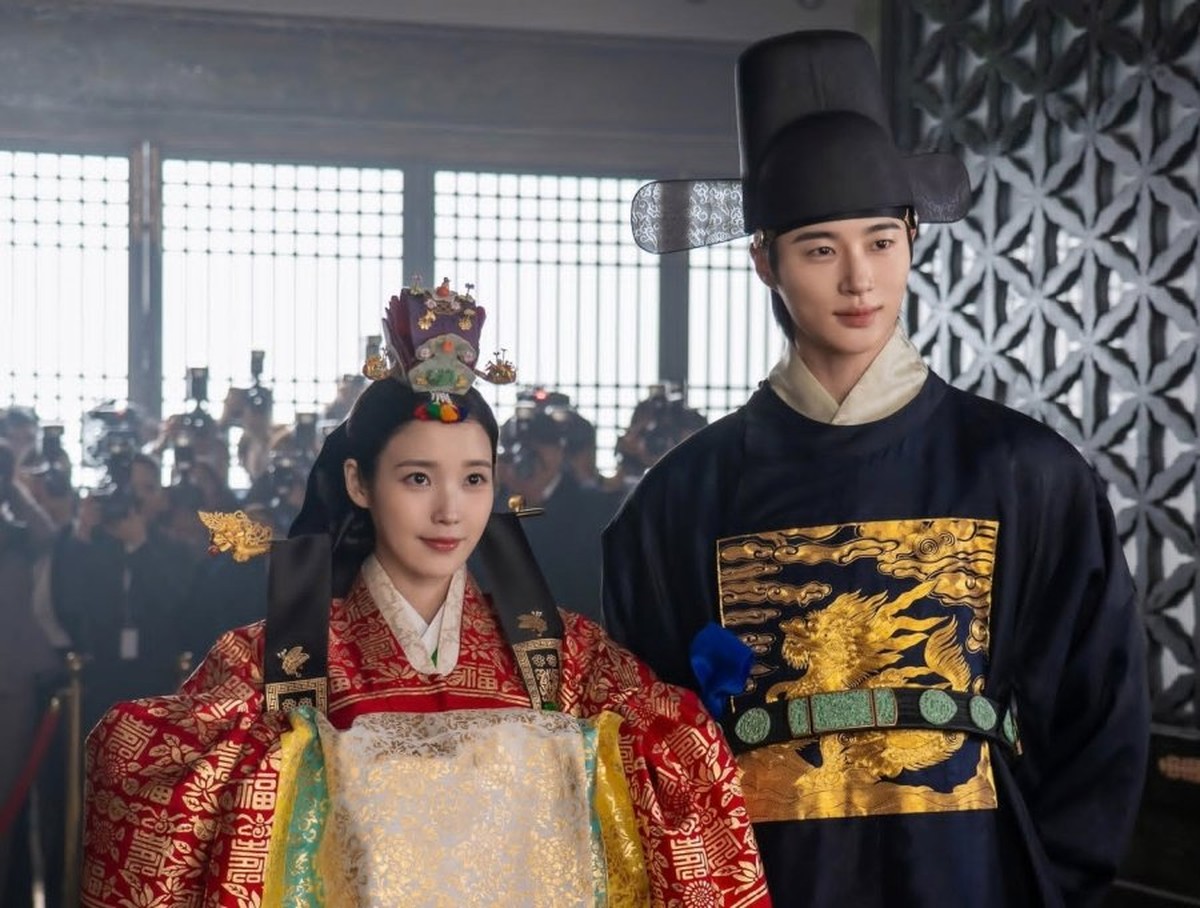 Adegan pernikahan dan malam pertama IU-Byeon Woo Seok yang viral di drama Korea Perfect Crown&period;