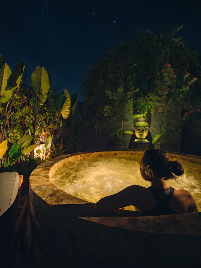 Kamar Solek House of Tugu Jakarta yang tawarkan rooftop jacuzzi