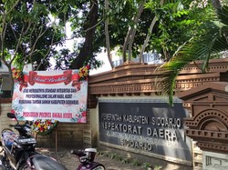 Karangan Bunga Misterius Kritik Hasil Audit Inspektorat Sidoarjo