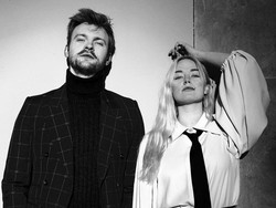 Lirik Lagu Till Forever Falls Apart - Ashe & FINNEAS