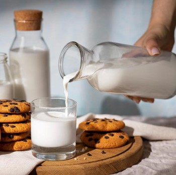 4 Manfaat Rutin Minum Segelas Susu di Pagi Hari untuk Kesehatan