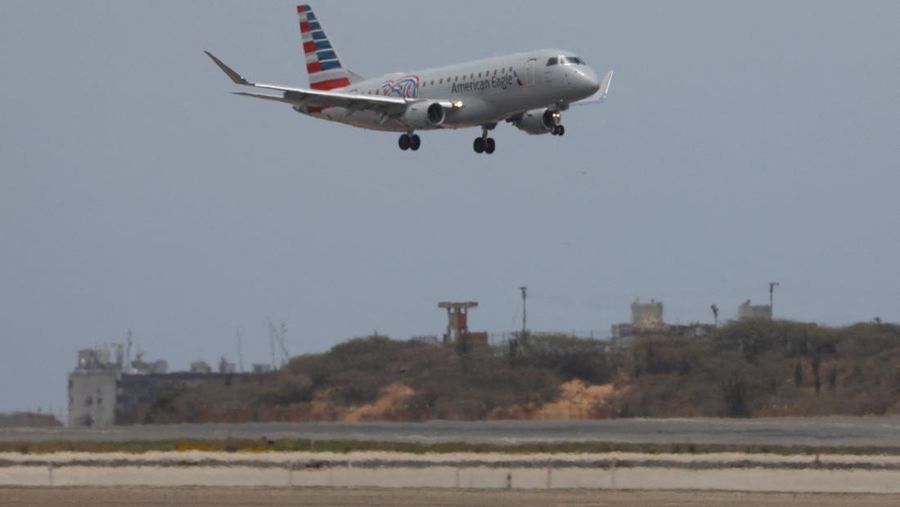 Maskapai pesawat milik Amerika Serikat (AS) nan berjulukan American Eagle telah mendarat di Bandara Internasional Simon Bolivar, Caracas, Venezuela pada Kamis (30/4/2026). (REUTERS/Fausto Torrealba)