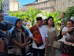 Mendikdasmen Abdul Muti Kunjungi Gereja Protestan Tertua di Kota Kupang