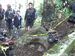 Melihat Keseruan Offroad Ratusan Mobil RC di Selokambang Lumajang