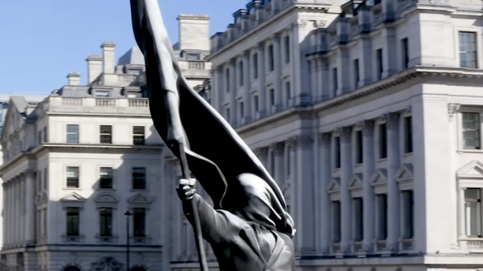 Patung kreasi seniman Banksy didirikan di London. Tuai perhatian publik