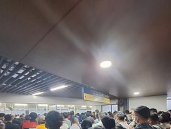 Gangguan KRL gegara Petir, Peron Arah Rangkasbitung di Tanah Abang Ditutup