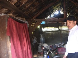 Bupati Subandi Miris Lihat Rumah Warganya Memprihatinkan, Janji Perbaiki