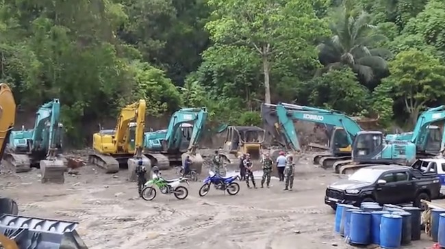 TNI Gerebek Tambang Emas Ilegal di Pulau Buru, 16 WNA China Diamankan