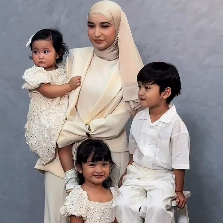 <p>Nama atlet sekaligus&nbsp;<em>selebgram</em> Cut Intan Nabila diketahui sempat viral usai mengalami KDRT dari mantan suaminya, Armor Toreador, pada tahun 2024. Sebelum menikah, Cut Intan dikenal sebagai atlet anggar yang berprestasi. Belum lama ini, Bunda tiga anak itu kembali bangkit dan aktif menekuni cabang olahraga tersebut. (Foto: Instagram @cut.intannabila)</p>
