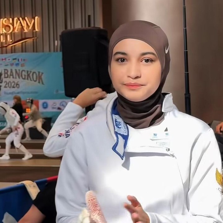 <p>Melihat unggahan tersebut, banyak netizen yang memberikan dukungan kepada Cut Intan untuk bangkit dan kembali ke dunia anggar. Bahkan, tak sedikit pula yang memuji penampilannya dan mendoakan agar ia selalu bahagia. "Keren banget," kata akun Instagram<em> @yul****</em>. "Intan kamu keren sekali, sehat-sehat ya," ungkap <em>@mut****</em>. "Alhamdulillah aktif lagi, bahagia selalu Mba," tambah <em>@nur****</em>. (Foto: Instagram @cut.intannabila)</p>