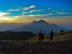 8 Gunung di Indonesia yang Cocok untuk Pendaki Pemula dan Pemandangannya Indah