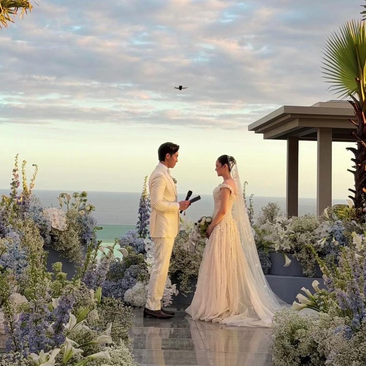 <p>Pernikahan Syifa Hadju dan El Rumi masih hangat diperbincangkan nih, Bunda. Terlebih lagi, pasangan ini baru saja menggelar <em>wedding vow intimate</em> di Bali pada Minggu (3/5/2026). (Foto: Instagram @syifahadju)</p>