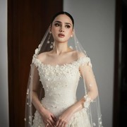 Pesona Elegan Syifa Hadju di Resepsi Bali, Perpaduan Makeup Glowy dan Sleek Hair
