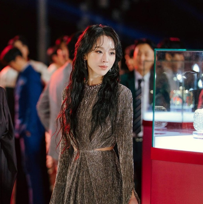 The Art of Sarah merupakan drama pertama Shin Hye Sun yang tayang pada tahun 2026. Dalam serial Netflix thriller ini, ia berperan sebagai Sarah Kim yaitu CEO tas branded dengan identitas penuh misterius./ Foto: Netflix