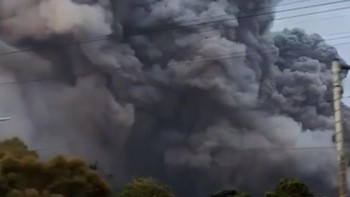 Penampakan Erupsi Gunung Mayon di Filipina, Lontarkan Awan Panas 4 Km