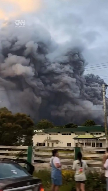 Penampakan Erupsi Gunung Mayon di Filipina, Lontarkan Awan Panas 4 Km