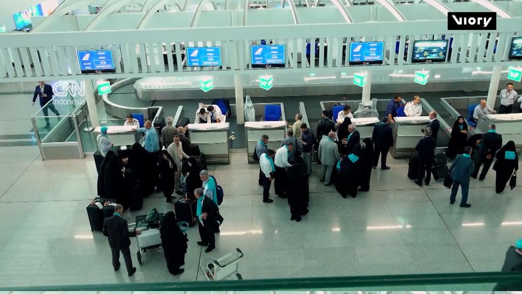 Bandara Iran Penuh Jemaah Haji di Tengah Ketegangan Regional