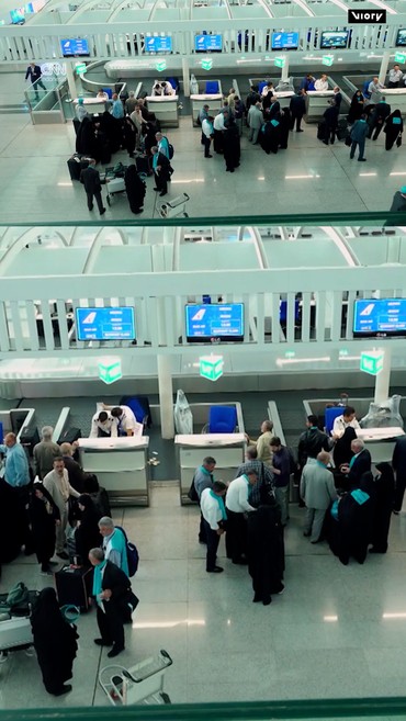Bandara Iran Penuh Jemaah Haji di Tengah Ketegangan Regional