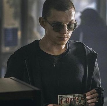 Tom Holland Sempat Kesulitan Bersosialisasi Saat Belajar Lepas dari Ketergantungan Alkohol