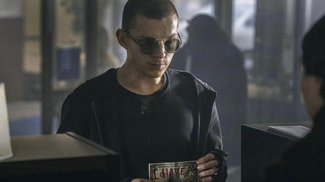 Tom Holland Sempat Kesulitan Bersosialisasi Saat Belajar Lepas dari Ketergantungan Alkohol