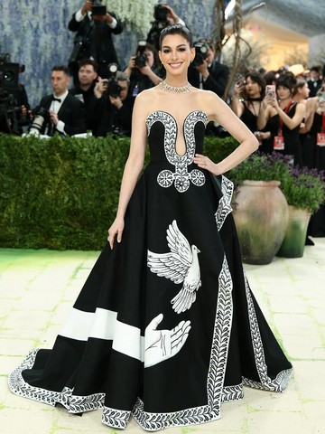 Potret Deretan Busana Fenomenal di MET Gala 2026, Artsy dan Mewah!