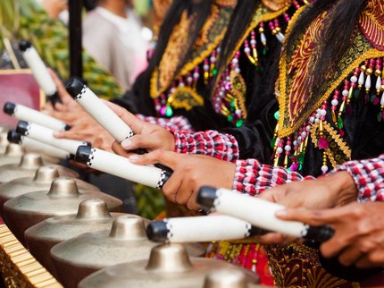 11 Alat Musik yang Dimainkan dengan Cara Dipukul Beserta Asal Daerahnya