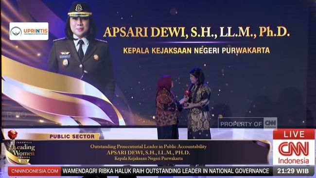 Kajari Purwakarta Apsari Dewi meraih CNN Indonesia Leading Women Awards 2026 untuk kategori Outstanding Prosecutorial Leader in Public Accountability.