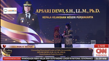 Kajari Purwakarta Apsari Dewi Terima Penghargaan Leading Women Awards