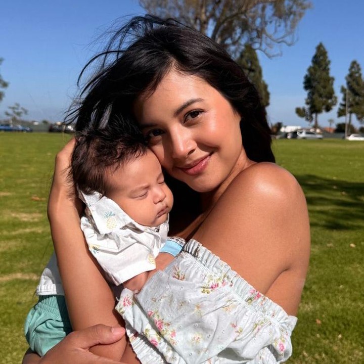 <p>Artis cantik Aurelie Moeremans kini tengah menikmati perannya sebagai Bunda dari satu anak dari pernikahannya dengan Tyler Bigenho. Aurelie menyambut kelahiran anak pertamanya yang berjenis kelamin laki-laki pada 10 Maret 2026. (Foto: Instagram @drtylerbigenho)</p>