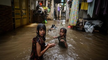 FOTO: Banjir Masih Rendam 18 RT di Jakarta