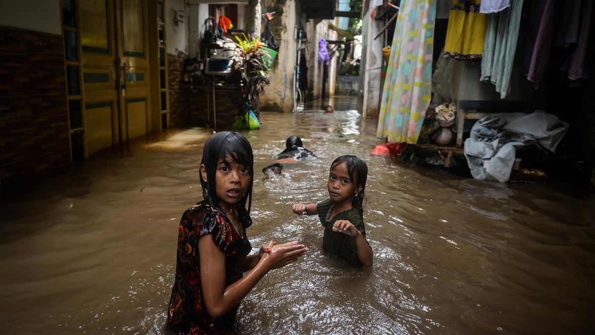 FOTO: Banjir Masih Rendam 18 RT di Jakarta