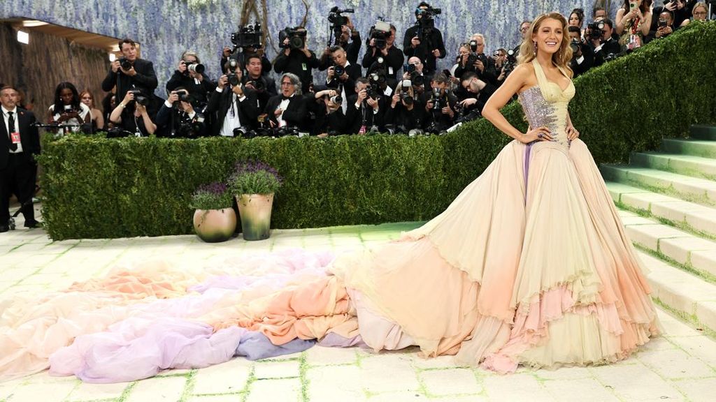 FOTO: Blake Lively Mejeng di Met Gala usai Damai dengan Justin Baldoni
