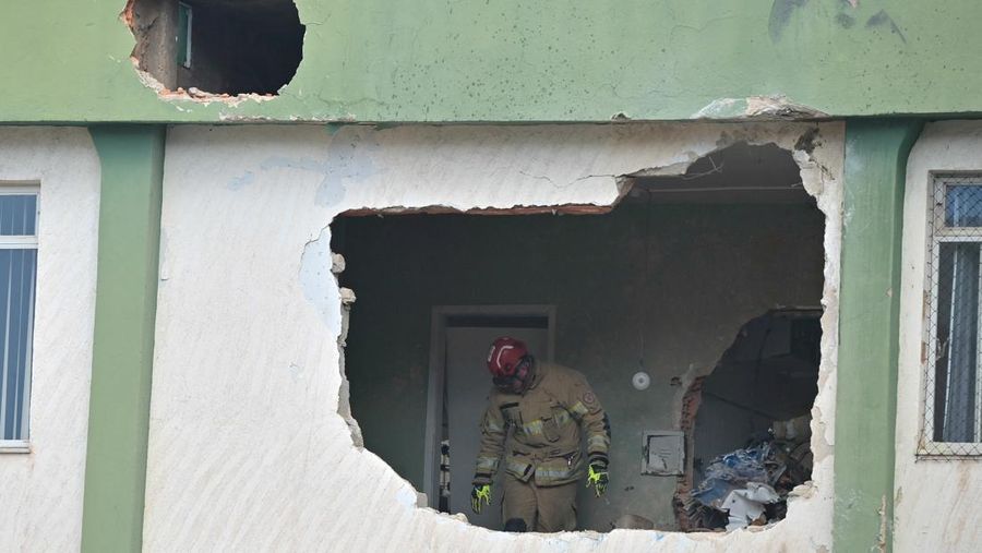 Sebuah pesawat mini dilaporkan menabrak sebuah gedung di Belo Horizonte, Brasil, pada Senin (4/5), sebagaimana ditayangkan oleh jaringan televisi lokal TV Globo. (Reuters)