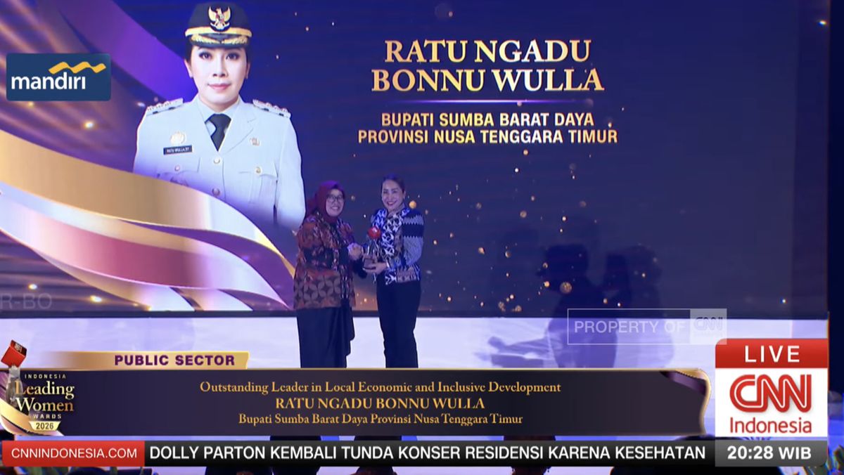 Ratu Wulla Raih Penghargaan Berkat Pembangunan Ekonomi Lokal-Inklusif