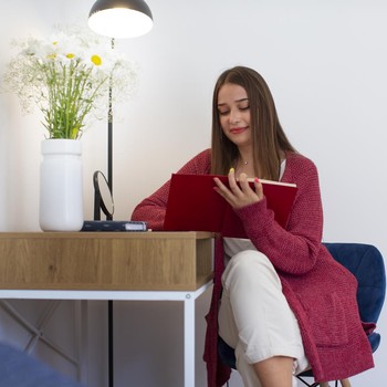 7 Cara Mengenali Orang dengan IQ Tinggi Dilihat dari Barang yang Ada di Rumahnya Menurut Ilmu Psikologi