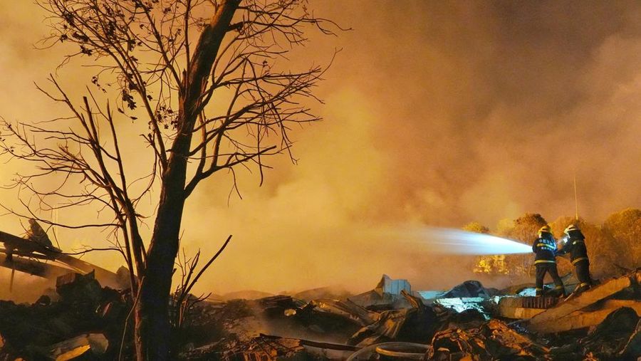 Firefighters work to extinguish a fire following a blast at a fireworks manufacturing factory in Liuyang, Hunan province, China, May 5, 2026. cnsphoto via REUTERS   ATTENTION EDITORS - THIS IMAGE WAS PROVIDED BY A THIRD PARTY. CHINA OUT.      TPX IMA