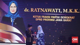 Legislator Ratnawati Raih Penghargaan Leading Women Awards 2026