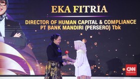 Direktur Mandiri Eka Fitria Sabet Penghargaan di Leading Women Awards