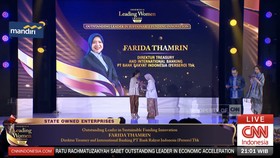 Direktur BRI Farida Thamrin Sabet Penghargaan di Leading Women Awards