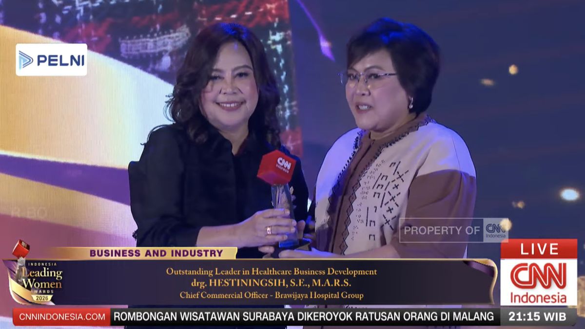 Hestiningsih Raih Penghargaan Bidang Kesehatan di Leading Women Awards