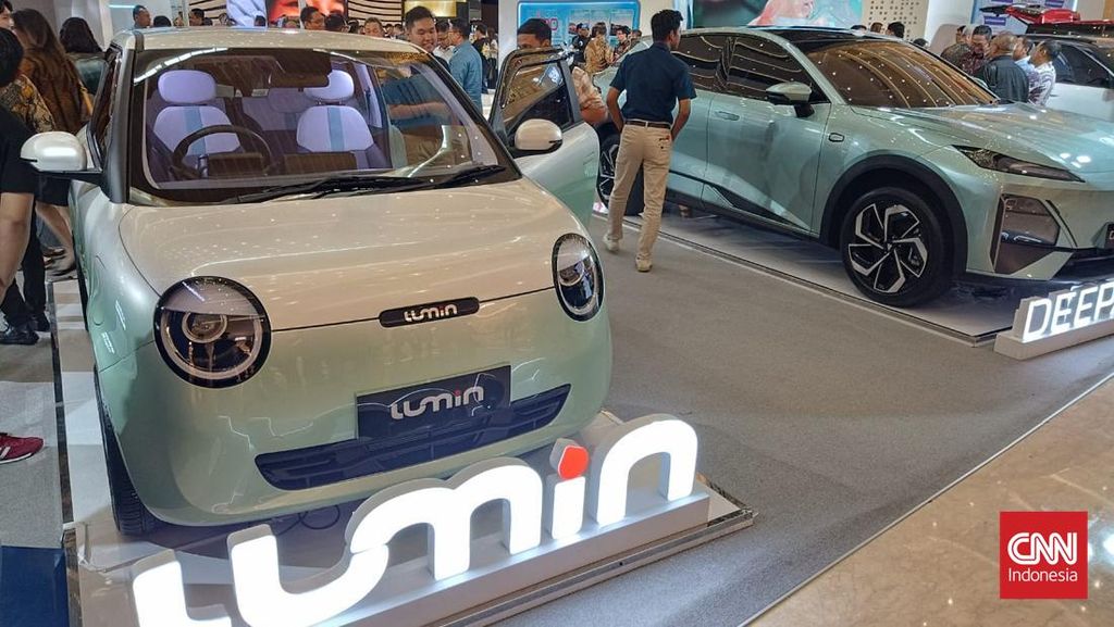6 Merek Mobil Listrik Indomobil Mejeng Bareng di Mal Jakarta