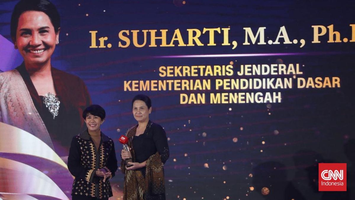 Suharti Raih Outstanding Leader Transformation of National Education