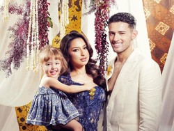 Kamari Pakai Kemben Batik, 7 Prewedding Jennifer Coppen & Justin Hubner yang Nikah Juni 2026