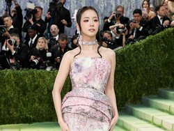 Desainer Tuduh Jisoo BLACKPINK Curi Bajunya, Terungkap Salah Stylist Majalah