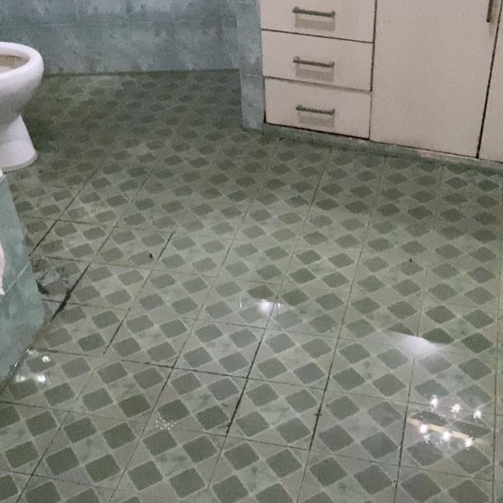 <p><em>Postingan </em>pria 59 tahun ini pun langsung mendapat dukungan dari warganet yang mendoakan agar masalah banjir di wilayah rumahnya dapat segera diatasi. &ldquo;Turut prihatin Kakak Katon. Semoga lekas surut airnya,&rdquo; tulis akun <em>@ew****.</em> &ldquo;Turut prihatin mas, semoga masalah banjir cepat teratasi,&rdquo; tulis akun <em>@dmariant****.&nbsp;</em>(Foto: Instagram @katonbagaskara)</p>