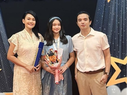 Potret Oncy Ungu dan Enditha Bersama Putri Semata Wayang yang Kini ABG