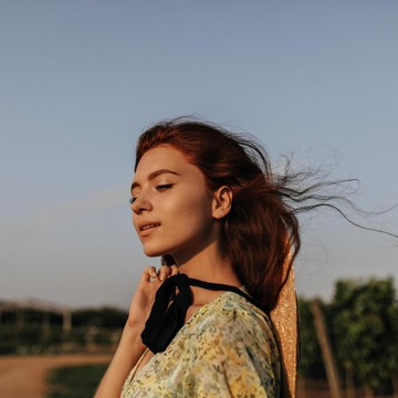 5 Cara Mengenali Orang yang Terlihat Kuat tapi Sebenarnya Sensitif